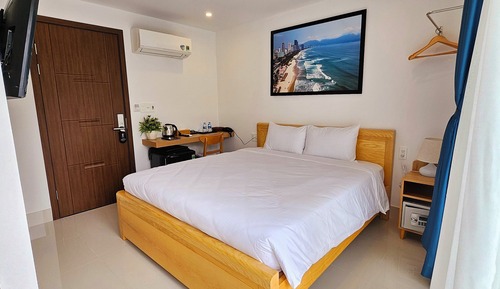 Habitación doble, 1 cama de matrimonio grande, balcón, vistas a la ciudad