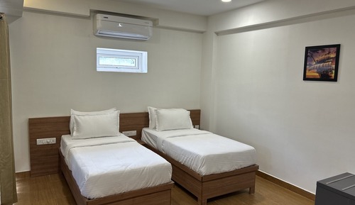 Habitación básica con 1 cama doble o 2 individuales