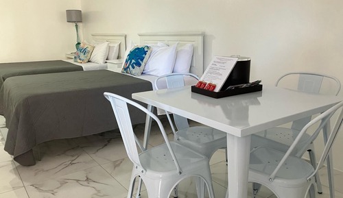 Suite estudio superior, 2 camas de matrimonio, no fumadores
