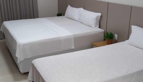 Habitación básica con 2 camas individuales