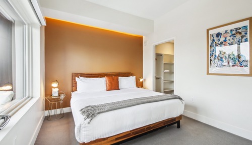 Apartamento, 1 cama de matrimonio grande, balcón, vistas a la montaña (unit 210)