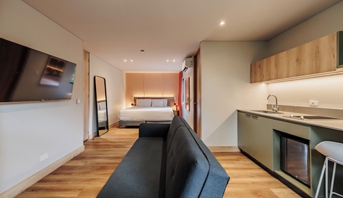 Apartamento superior, 1 cama de matrimonio grande con sofá cama, balcón