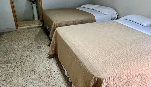 Habitación básica, 2 camas de matrimonio