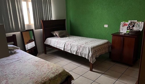 Habitación con 2 camas individuales