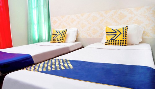 Habitación básica con 2 camas individuales