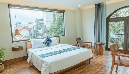 Habitación superior, balcón, vistas a la ciudad