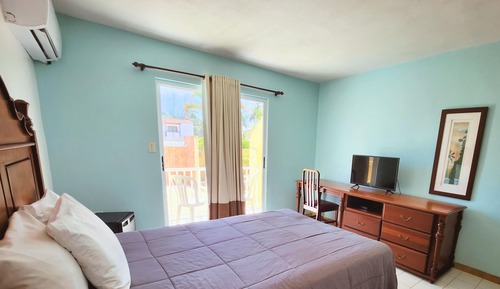 Habitación Deluxe, 1 cama de matrimonio grande, balcón, vistas parciales al mar