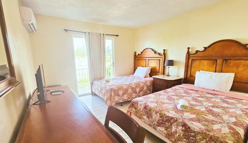 Habitación Premium, 2 camas dobles, balcón, vistas parciales al mar