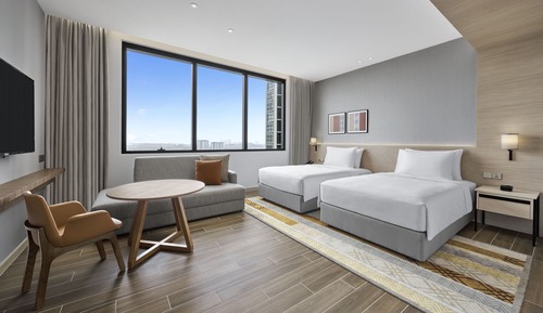 Habitación, varias camas, vistas a la ciudad