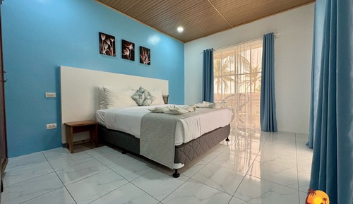 Habitación clásica doble, no fumadores, vistas parciales al mar (S4)