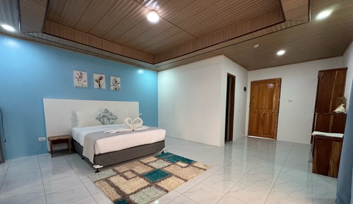 Habitación doble superior, no fumadores, vistas parciales al mar (S3)