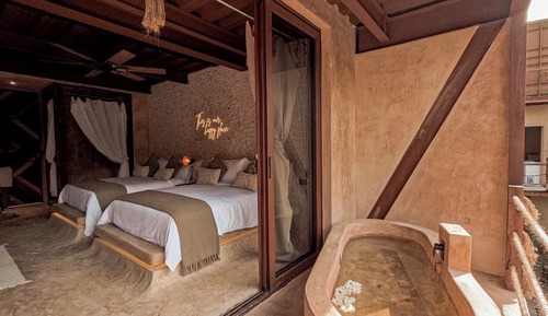 Habitación de lujo, 2 camas de matrimonio, bañera, vistas a la piscina