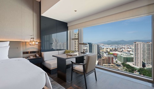 Habitación superior, 1 cama de matrimonio grande, vistas a la ciudad