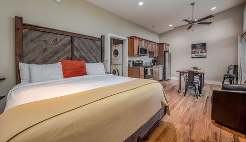 Suite estudio de lujo, 1 cama de matrimonio grande, balcón, junto a la montaña