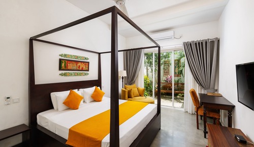 Suite junior, 1 cama de matrimonio grande, baño privado, junto a la piscina