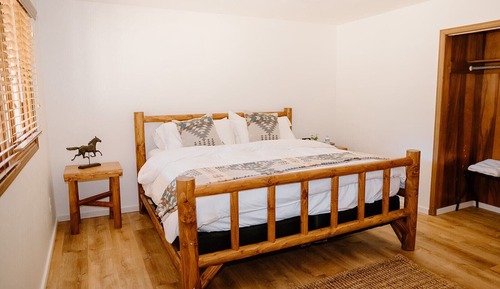 Habitación Deluxe doble, 1 cama de matrimonio grande, baño privado, vistas a la montaña