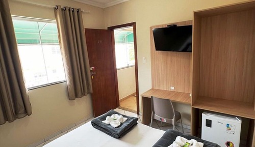 Habitación con 2 camas individuales, 1 cama doble