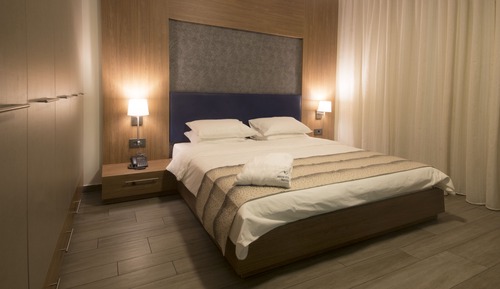 Deluxe One Bedroom Suite, with Balcony