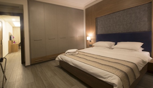 Premium One Bedroom Suite, with Spa Bath