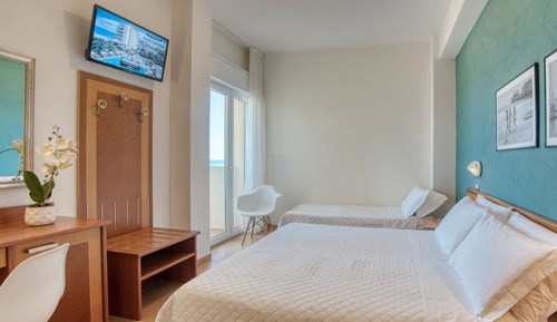 Habitación triple panorámica, balcón, frente al mar