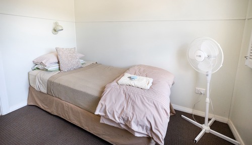 Habitación superior, 1 cama de matrimonio grande, baño privado