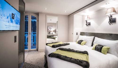 Habitación ejecutiva con 1 cama doble o 2 individuales, balcón, vistas a la montaña
