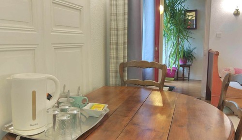 Habitación familiar con 2 camas individuales, baño privado (La Grenouille Blanche)