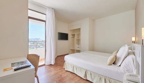 Habitación familiar, balcón (2 adults + 2 children)