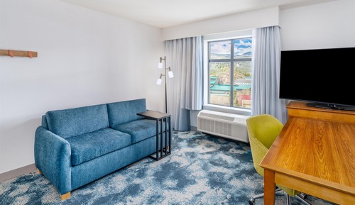 Suite estudio, 1 cama de matrimonio grande, frigorífico y microondas, vistas a la montaña