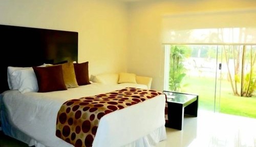 Suite ejecutiva, 1 cama de matrimonio grande, vistas a la piscina