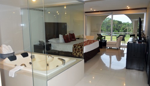 Suite de lujo, 1 cama de matrimonio grande, vistas a la piscina
