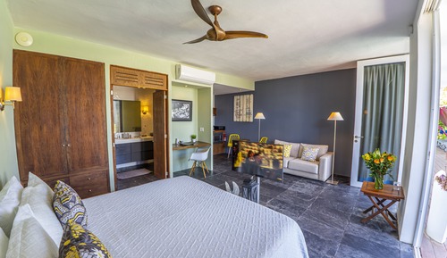 Suite estudio Premium, 1 cama de matrimonio grande, vistas al mar, junto a la playa