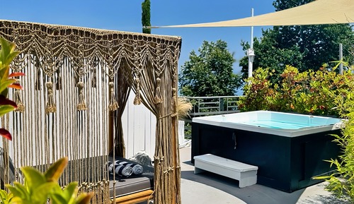 Suite with Jetted Tub - Side Sea View