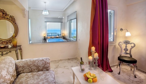 Panoramic Suite with Outdoor Jetted Tub - Front Sea View