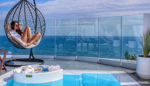 Infinity Suite with Heated Plunge Pool and Sauna - Sea view