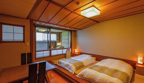Habitación básica con 2 camas individuales, 2 habitaciones (Open-Air Bath w Japanese Beds)