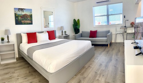 Suite estudio exclusiva, 1 cama de matrimonio grande, cocina básica, vistas a la playa