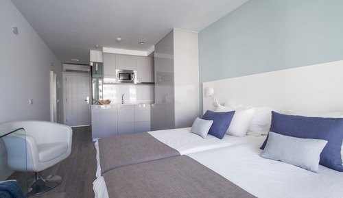 Suite junior, vistas a la piscina (2 adultos)