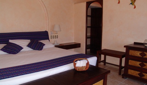 Suite romántica, 1 cama de matrimonio grande, vistas a la bahía, junto a la piscina