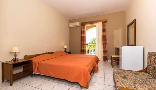 Habitación básica con 1 cama doble o 2 individuales