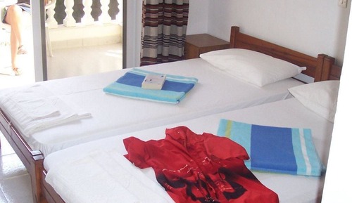 Habitación familiar, balcón, vistas al jardín (Upper floor)