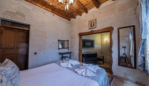 Deluxe Stone Suite