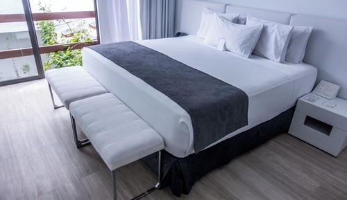 Habitación, 1 cama de matrimonio grande, vistas al jardín