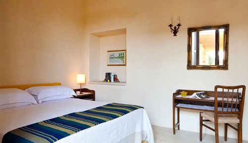 Habitación Confort con 1 cama doble o 2 individuales, baño privado