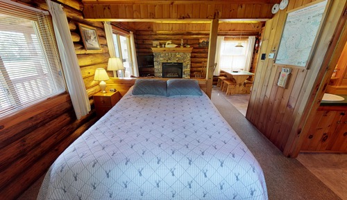 Cabaña clásica, 1 cama doble con sofá cama, chimenea, vistas al río