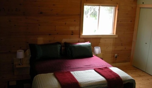Habitación, 1 cama de matrimonio grande, cocina básica