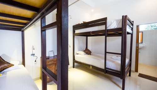 Dormitorio compartido básico, dormitorio mixto, vistas a la colina