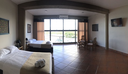 Habitación triple superior, vistas al río