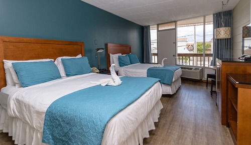 Habitación superior, 2 camas de matrimonio, frigorífico y microondas, vistas al mar