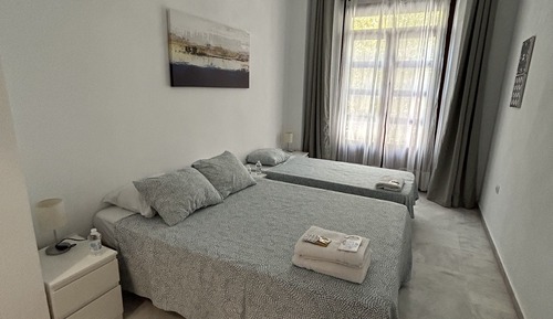 Habitación triple estándar, baño privado, vistas a la ciudad